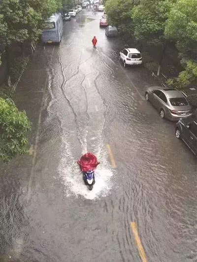 南京大雨最新新闻，暴雨侵袭下的城市状况与应对措施